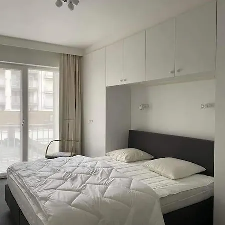 Apartment Mooi Met Zijdelings Zeezicht, Op 100 Meter
