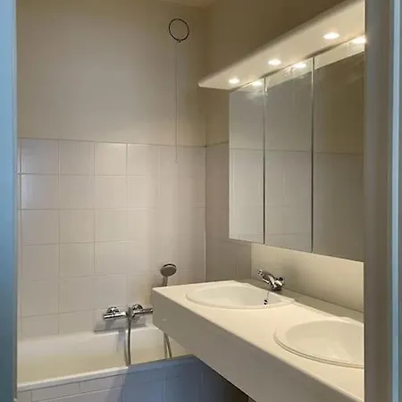 Mooi Met Zijdelings Zeezicht, Op 100 Meter Knokke-Heist